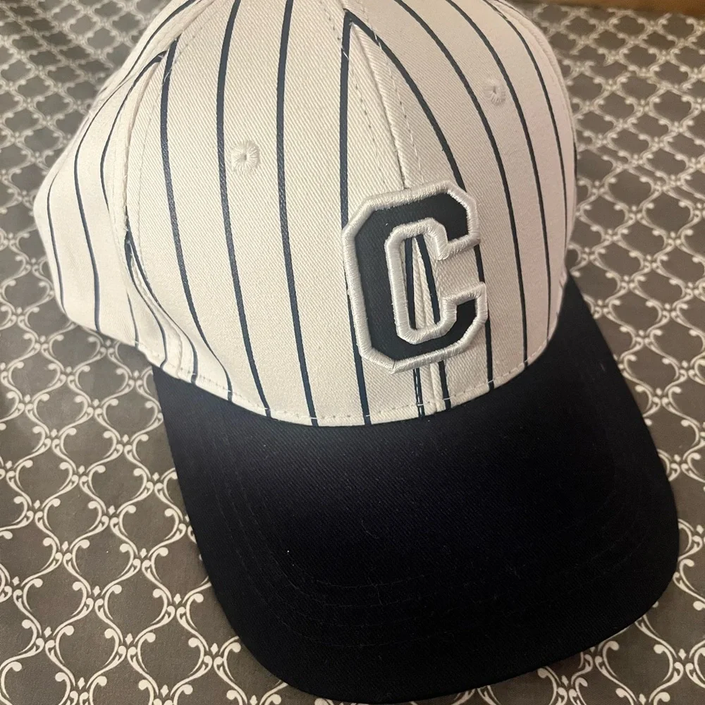 The Twilight Saga Cullen Baseball Hat - Picture 1 of 5